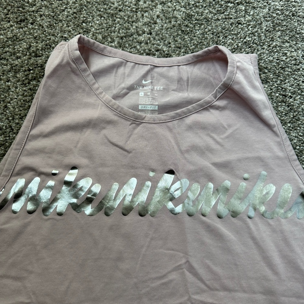 Nike Blush Tank Sleeveless T-Shirt Dri-Fit Athletic Cut Monochromatic EUC Large - Picture 2 of 8